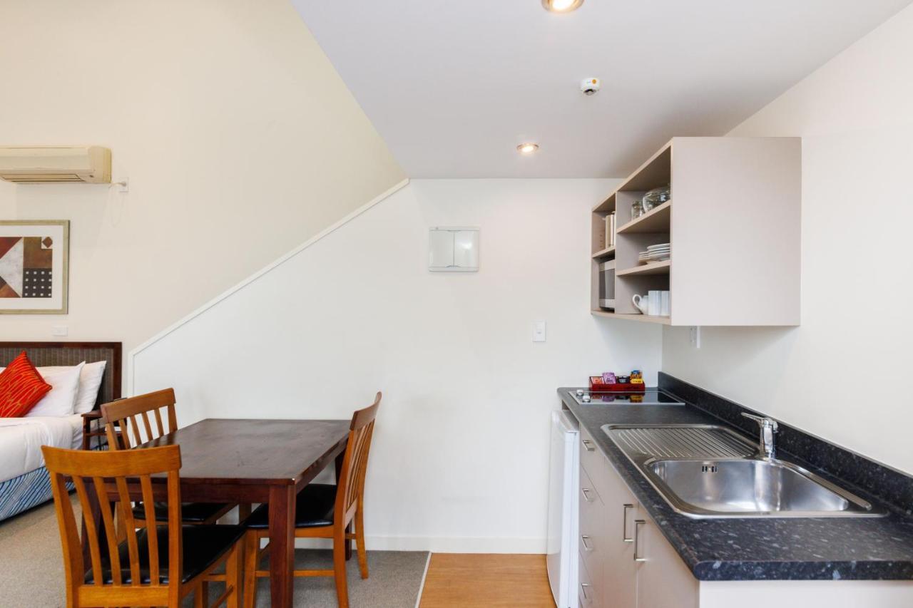 Fitzherbert Regency Motor 4*